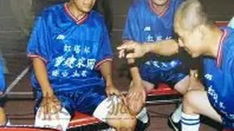 中超第5轮青岛队1-0险胜重庆两江竞技，博拉尼奥斯进球被吹刘健读秒绝杀