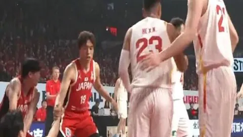 布克重燃斗志：投篮不止，努力终有成果。